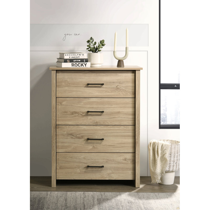 Commode 4 tiroirs en chêne clair avec poignées noires Celeste, Brun
