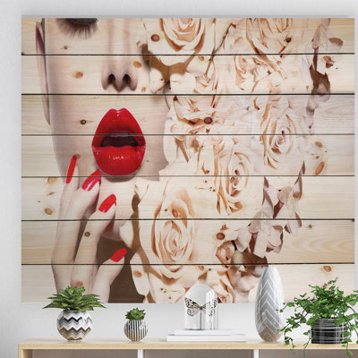 « mode sexy femme avec fleurs » Sensual