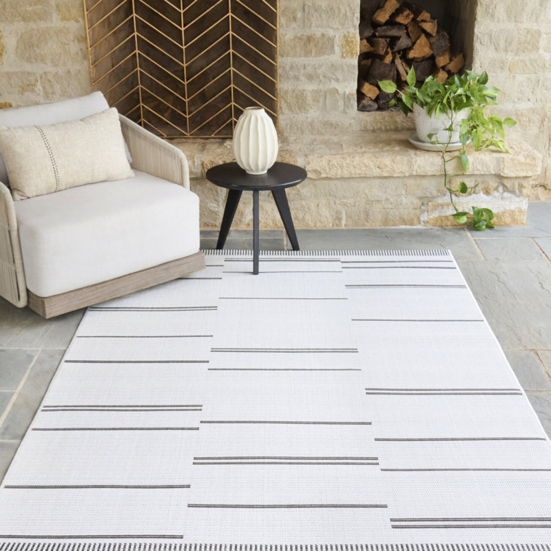 Sangam Indoor / Outdoor Rug, Rectangle 7'10" x 10'