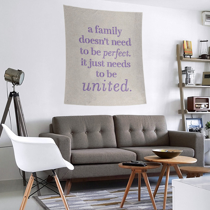 Tapisserie de polyester, citation à la famille love, H 27,5 po x l 37,5 po, Blanc / mauve