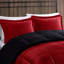 Édredon chaud pour lit double / grand lit en rouge et noir avec design rouge et noir A Cozy Night-127364384-127364378