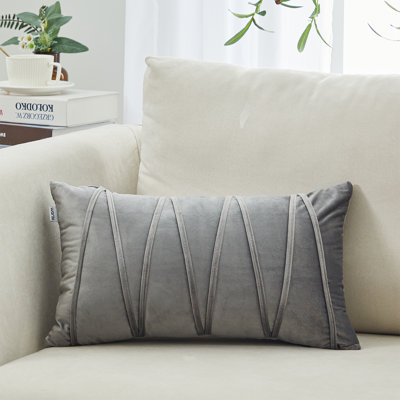 Coussin en velours à chevrons