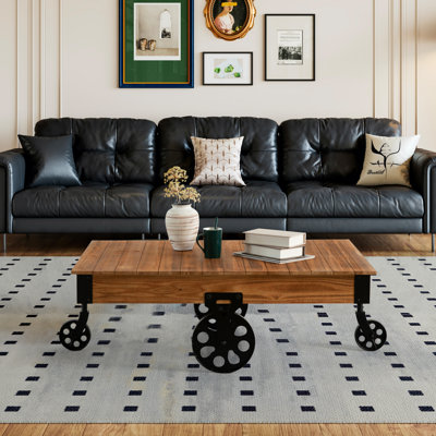  Grande table basse industrielle rétro en bois rustique avec des détails détaillés en métal grain de bois et des roues de chariot en fonte noire parfaites pour les intérieurs de style maison de campagne et loft