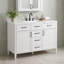 Meuble-lavabo autoportant avec comptoir intégré en composite, tablettes réglables et charnières à fermeture en douceur-470694810