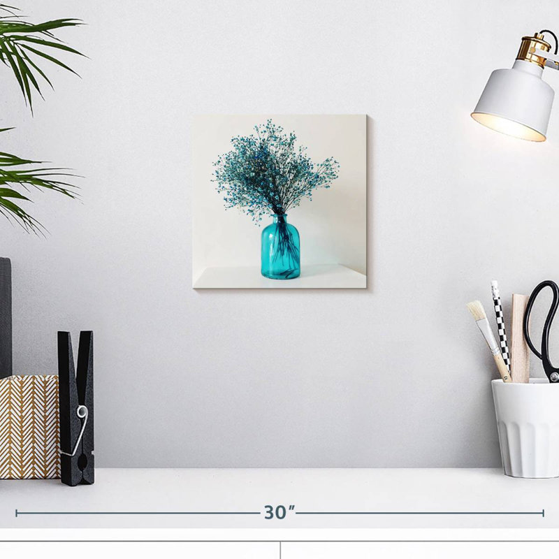 Harnek - fleurs délicates sur vase, H 10 po x l 10 po