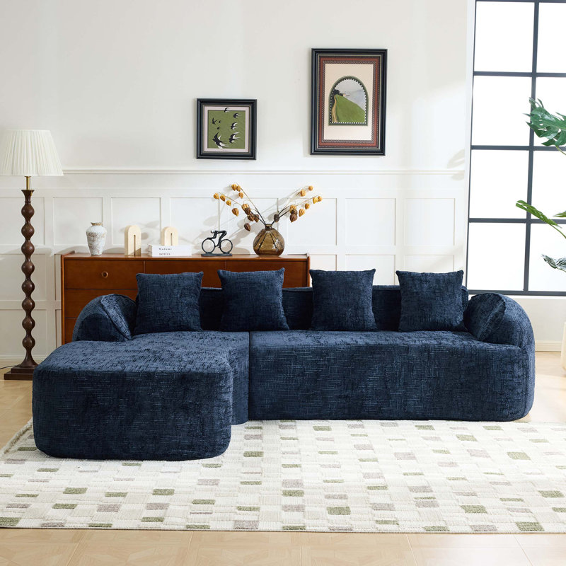 Canapé en chenille compressée en forme de L qui s'agence bien avec n'importe quel salon, accoudoirs courbés et 4 coussins décoratifs