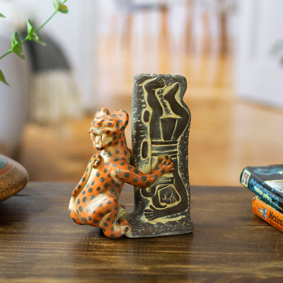 Jaguar Olmeca avec figurine en céramique humaine