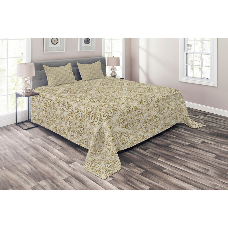 Traditional Polyester Floral Coverlet, King Bedspread + 2 Shams