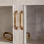 Blanc + brun bois massif + fer + vitrines