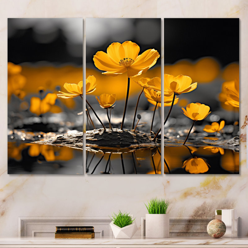 «Yellow Buttercups» jaune sur fond doré, impression sur toile 3 pièces, H 28 po x l 36 po x P 1 po