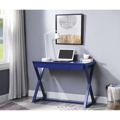 Table d'étude bleu crépuscule avec une grande surface de travail et un plateau en forme de X.