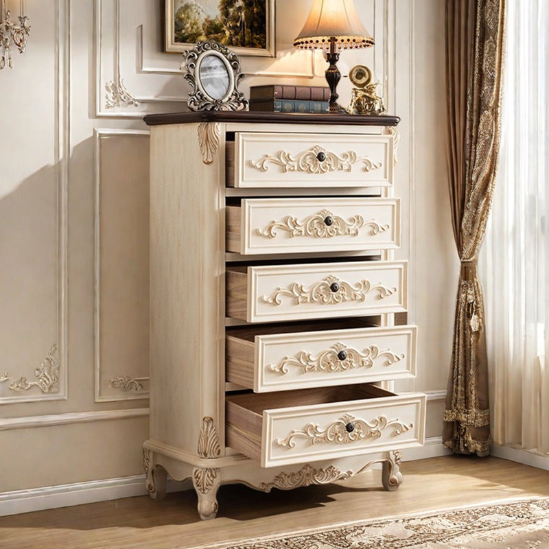 Commode sculptée de style européen, Blanc cassé / brun