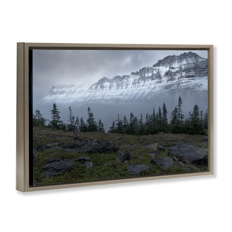 «First Snow Mountains», toile flottante encadrée par Hunter Page, Cadre flottant orme Montalcino, H 21 po x l 31 po