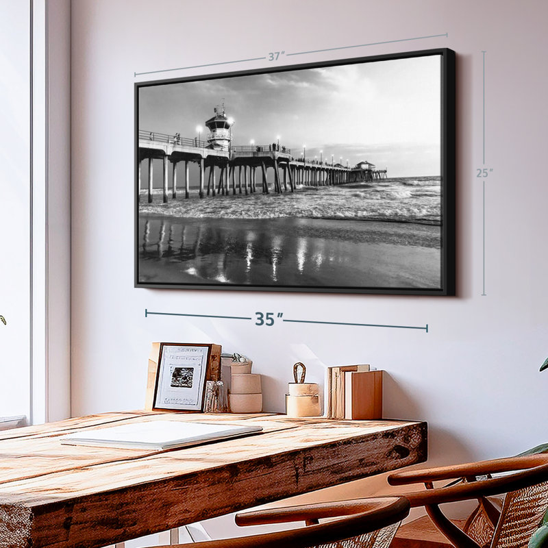 Nautique «Black California - Huntington Beach Pier I Wall Art», H 25 po x l 37 po