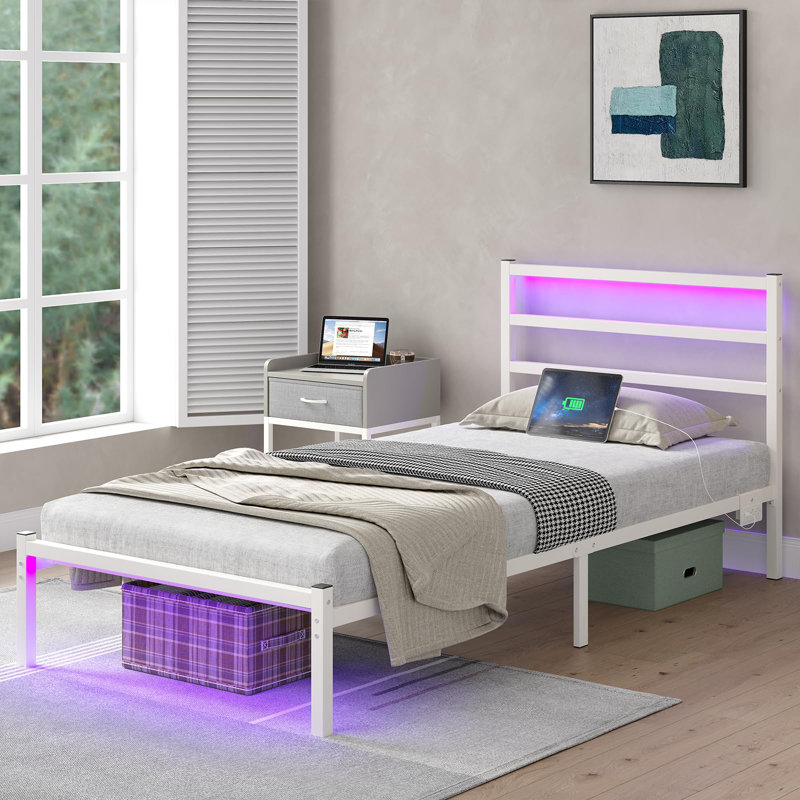 Cadre de lit avec tête de lit, cadre de lit plateforme en métal avec DEL, station de charge, aucun sommier requis, assemblage facile, silencieux