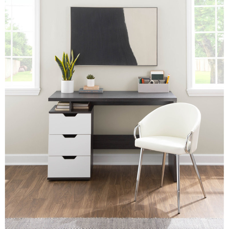 Chaise en métal argenté et similicuir blanc