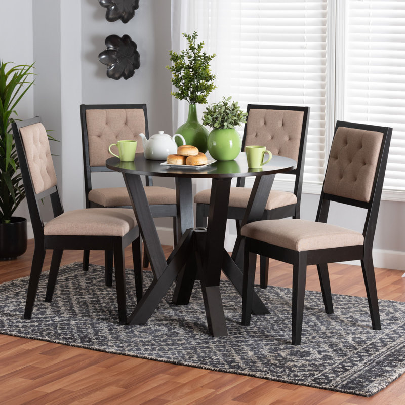 Ensemble repas pour quatre personnes