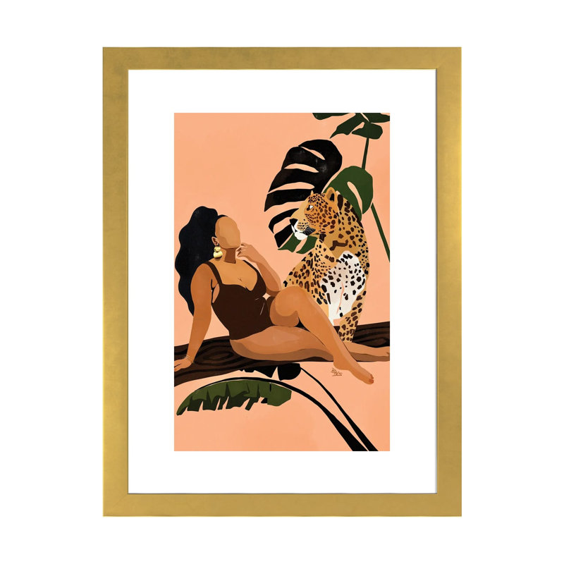 « Tika » par Brie Nicole-impression d’art graphique, H 32 po x l 24 po x P 1 po, Papier encadré doré, Blanc