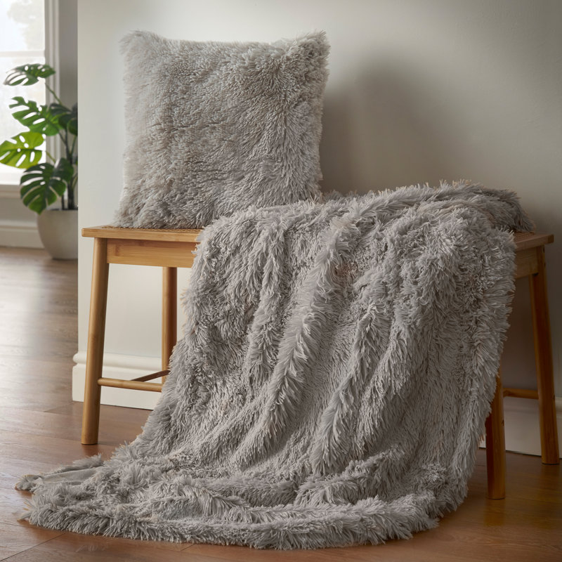 Cuddly Faux Fur 150x200cm Throw, Grey