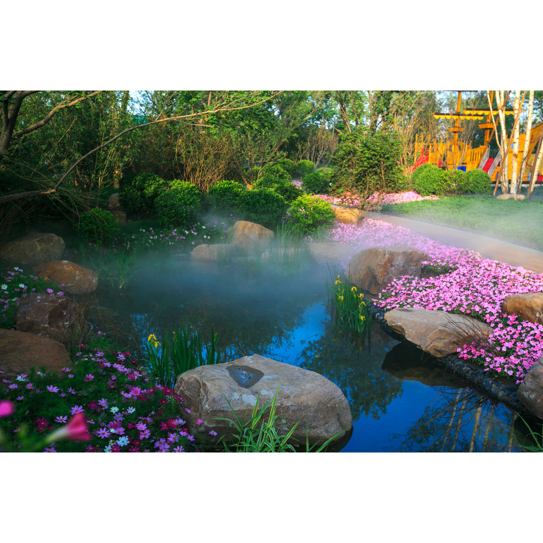 Backyard Pond In The China Garden von 00one - Kunstdrucke auf Leinwand ohne Rahmen