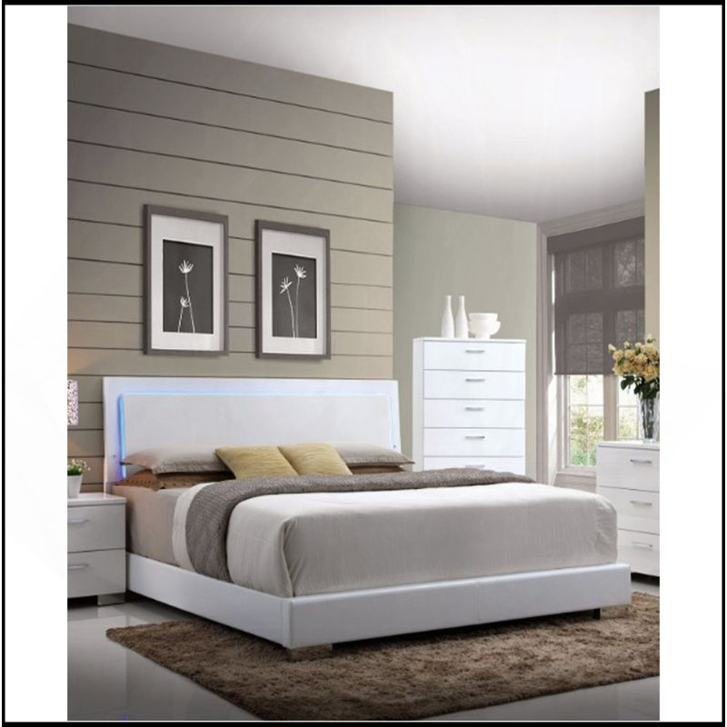 Grand lit Lorimar en cuir synthétique blanc et pieds blancs avec DEL