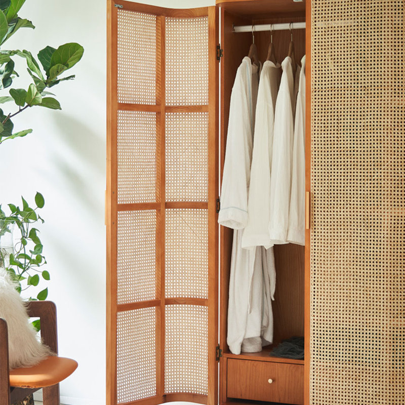 Armoire de rangement en bois et rotin