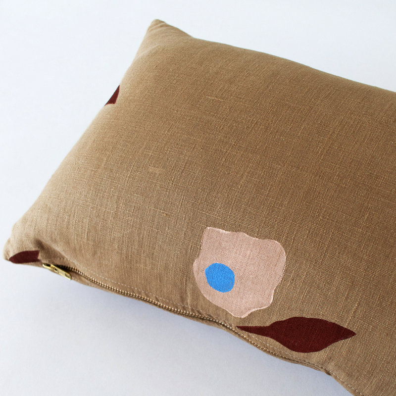 Coussin décoratif Schumacher x Caroline Z Hurley Aquinnah