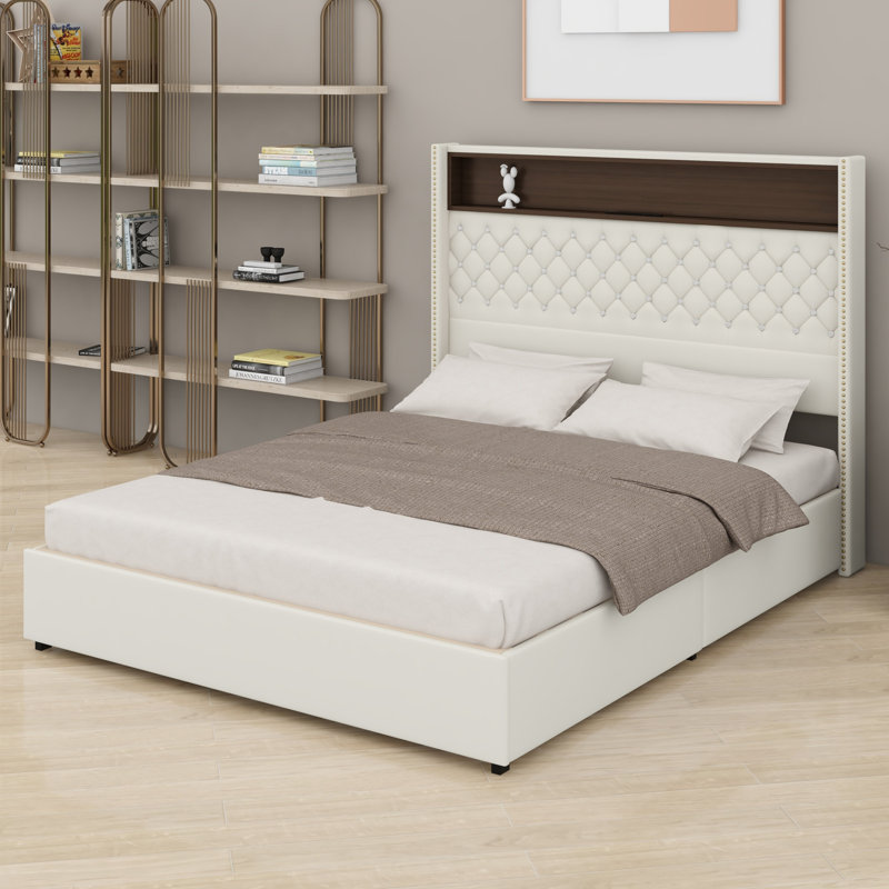 Lit plateforme tapissier avec port USB, tête de lit haute à rivets et tablette de tête de lit intégrée, Grand lit