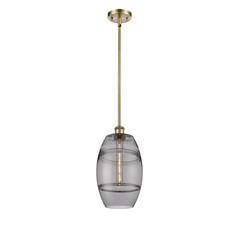 Luminaire suspendu à tige 1 lumière 10 po Ballston Bettylou, Laiton antique, Gris fumée clair, H 9,88 po x l 8 po x P 8 po