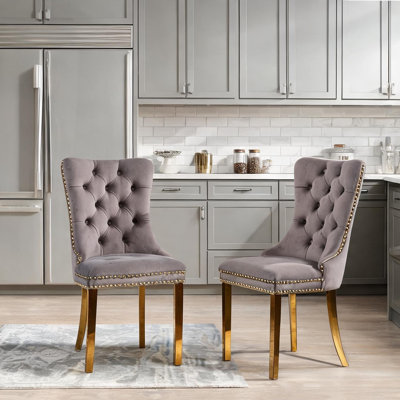 Chaise de salle à manger rembourrée en velours avec dossier capitonné et pieds en métal doré, gris, idéale pour la salle à manger