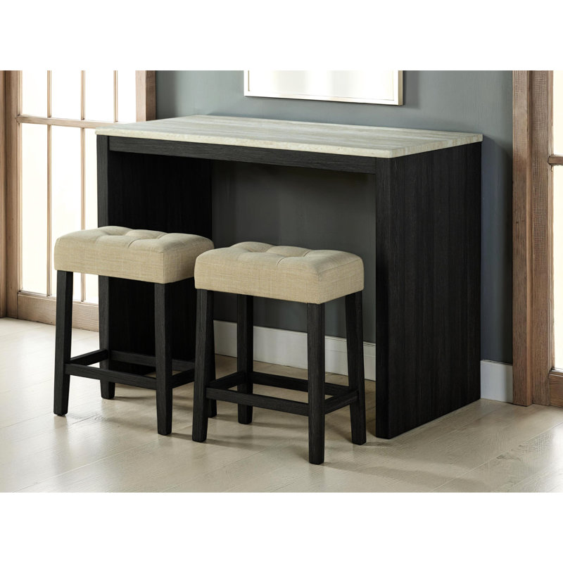 Ensemble de salle à manger 3 pièces avec table, coussins de siège, rectangulaire, moderne, tabourets beiges, noirs et gris.
