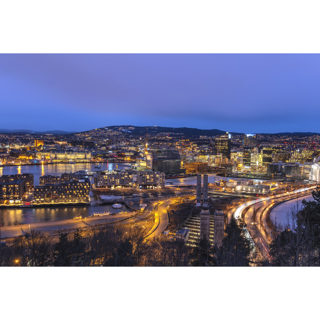 Oslo Skyline, Norwegen von Noppasin Wongchum - Druck