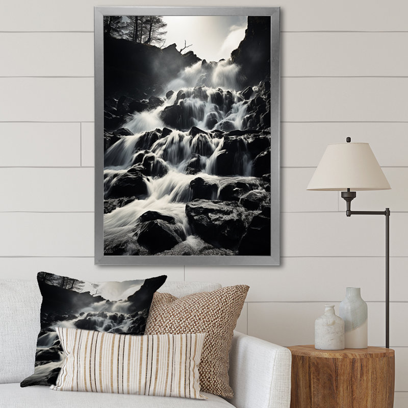 Chute d'eau monochrome en cascade harmonieuse II sur toile, H 44 po x l 34 po x P 1,5 po, Cadre simple argenté