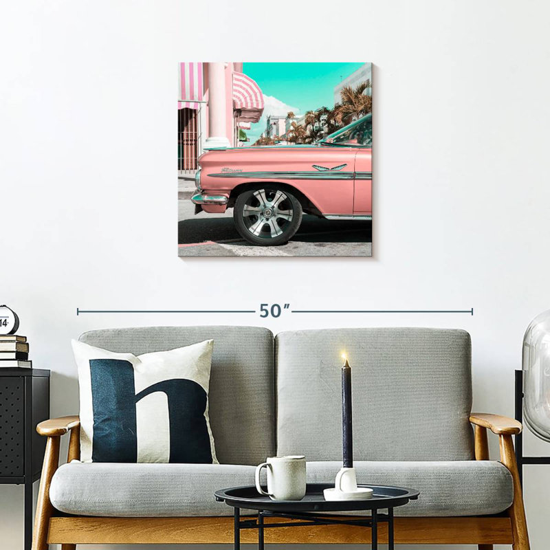 Voiture rose rétro Mehar, H 24 po x l 24 po