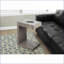 Table basse d'apparence en bois gris avec base en métal chromé pour le salon et amp; Chambre à coucher