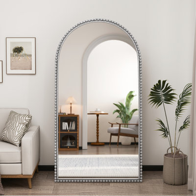 Miroir arqué pleine longueur avec support solide pour les pieds en argent pour le salon