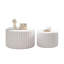 Ensemble de tables basses rondes festonnées blanches-130384405