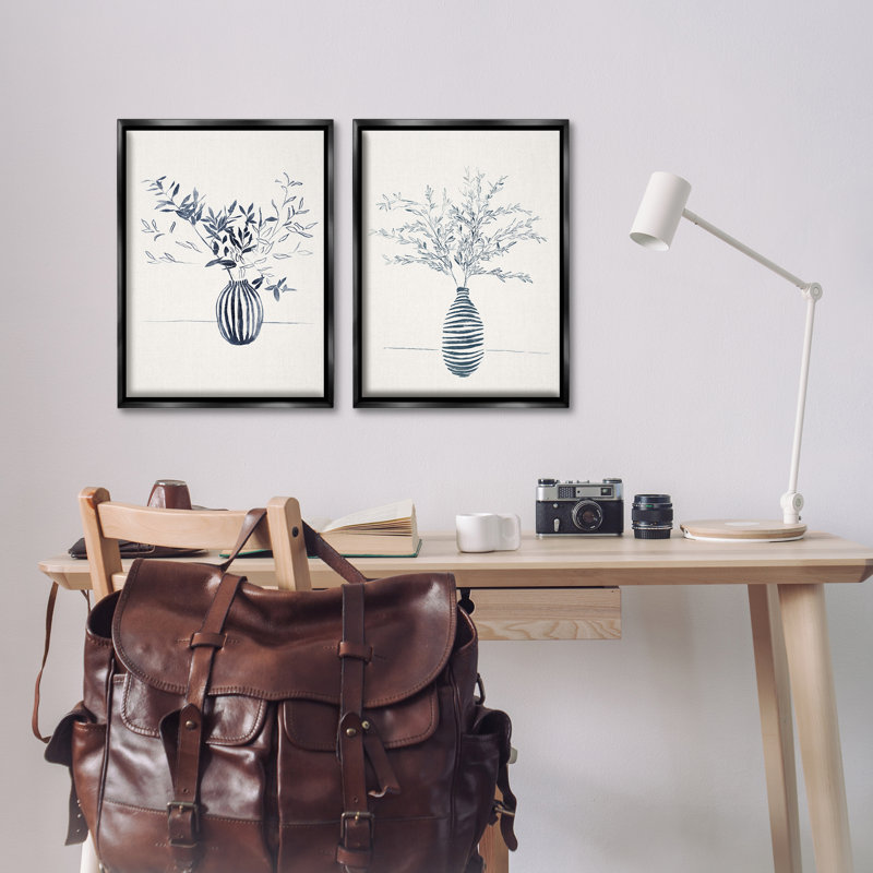 Ensemble de 2 vases de table rayés à motif floral rayé noir par Yuyu Pont, Cadre flottant noir de jais, H 25 po x l 17 po