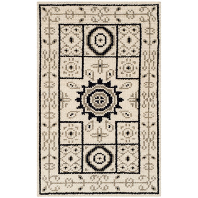 Chrystal Hand Knotted Wool/Cotton Southwestern Rug in Ivory/Gray
