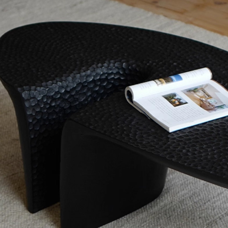 Table basse au design créatif d'inspiration moyen-âge, Noir