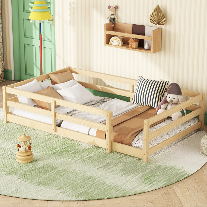 Lit simple au sol en bois de pin avec clôture, aspect naturel, conception stable, sans sommier, assemblage rapide, multifonctionnel pour «Bedtime Singing Storytelling»