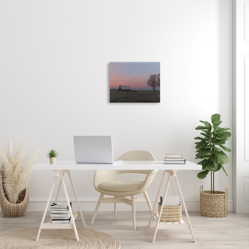 Art mural sur toile Lone Grassland Cabin, Toile tendue, H 16 po x l 20 po x P 1,5 po