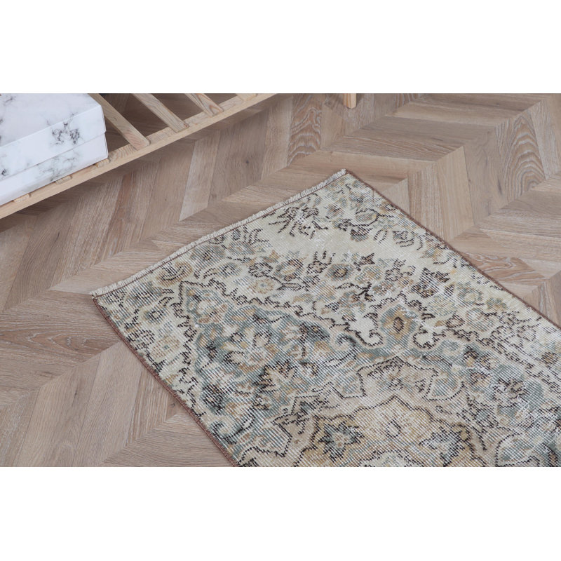 Paillasson vintage turc avec motif floral beige complexe: touche élégante pour les vestibules