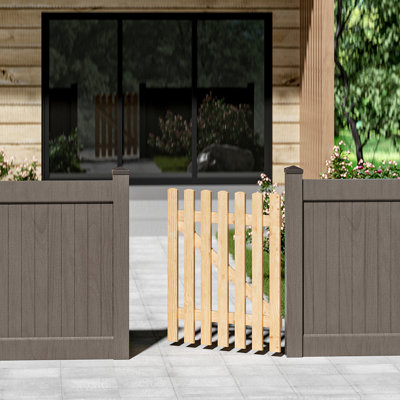 Arendt Wood Gate