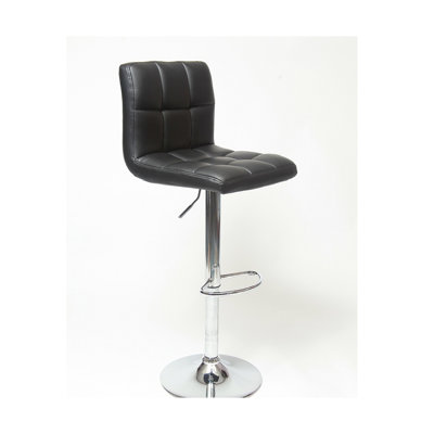 Tabouret de bar pivotant noir avec hauteur réglable hydraulique de 2. Rembourrage en mousse de siège en similicuir pour le confort. Base chromée et rotation à 360 degrés. Repose-pieds inclus. Du comptoir à la hauteur. Pour