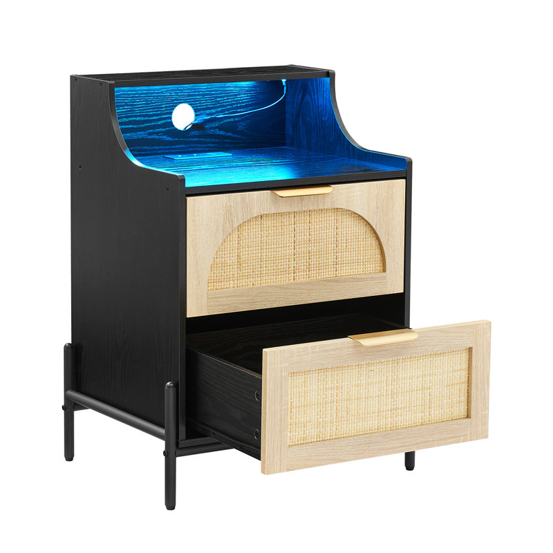 Table de chevet Boho en rotin noir avec station de charge et lumière DEL, table de chevet 3 tiroirs en bois L 23,6 po x l 15,4 po x H 22,1 po pour le salon de la petite chambre, noir