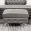 Repose-pieds carré de style transitionnel avec pieds en acier chromé et finition capitonnée à boutons gris