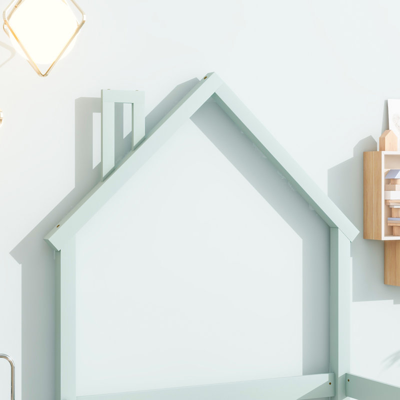 Grand lit en bois avec tête de lit en forme de maison avec clôtures, vert clair