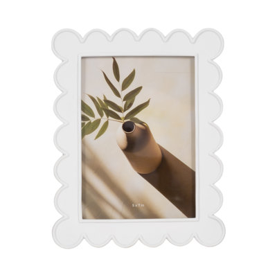 Lilly Scallop Edge Photo Frame, White