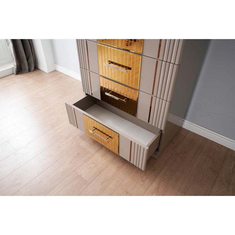 Commode détaillée en bois